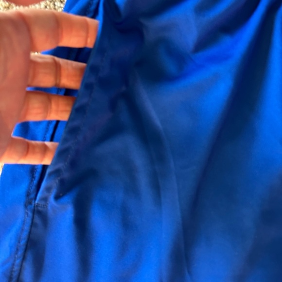 New Balance athletic shorts. Like new. Pockets. Elastic waist. Size Large. - Picture 3 of 9